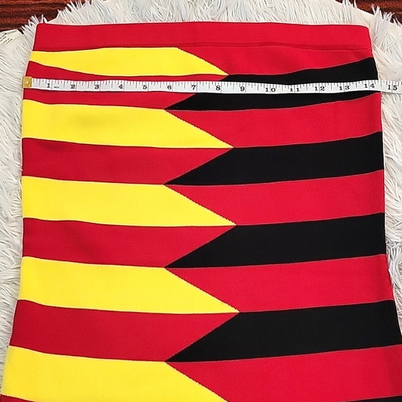 ❤️‍🔥 Beautiful Red, Yellow, and Black Dress ❤️‍🔥 - Picture 5 of 9